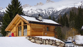 Chalet Falcade  nuova costruzione in legno XLam House Dolomiti [upl. by Cissie]