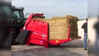 KUHN PRIMOR 2060 M  Pailleuses et pailleuses distributrices En action [upl. by Wagstaff]