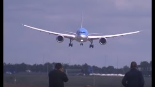 Piloot Dreamliner haalt grapje uit vliegtuigspotters in paniek [upl. by Nisaj436]