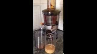 Jus de pommes avec mon extracteur de jus KitchenAid [upl. by Yoo184]