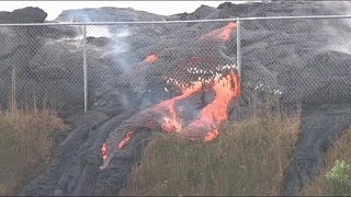 Lava flow comes to standstill outside Hawaii town [upl. by Pancho]