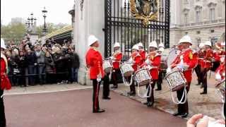 Cambio de guardia en el Palacio de Buckingham Londres [upl. by Ahseinek]