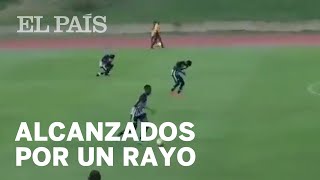 UN RAYO cae en pleno partido de FÚTBOL [upl. by Bandeen218]