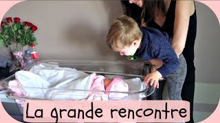 Vlog famille  Eden rencontre sa petite soeur [upl. by Craw]