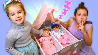 Sleeping Time Pretend Play with newborn dolls from hospital [upl. by Sandberg]