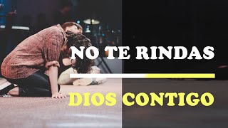 No Te Rindas  Dios Está Contigo  Vídeo de Motivación  Inspiración Cristiana [upl. by Symer277]