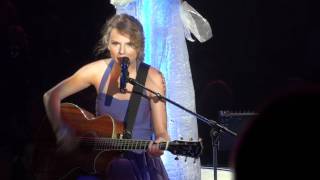 Taylor Swift singing Fall Out BoySugar Were Going Down in Rosemont IL [upl. by Minta103]