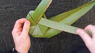 Raranga Putiputi  How to make a super simple Flax Chrysanthemum Flower [upl. by Uok]